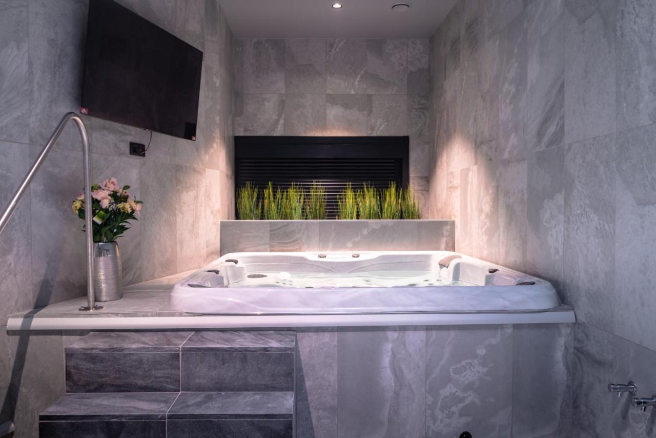 Set Spa Moeskroen Buitenkant foto